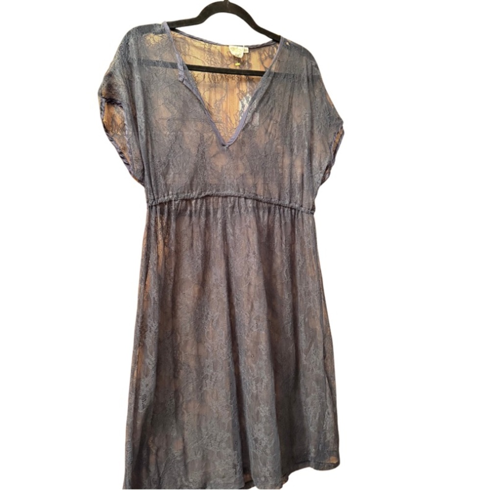 Chic Lace Midi Dress in Soft Gray